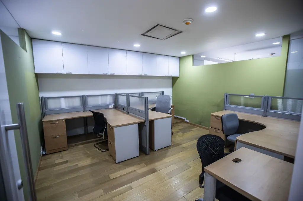 250703 MP PISO 2 EN RENTA ( OFICINA  L).webp